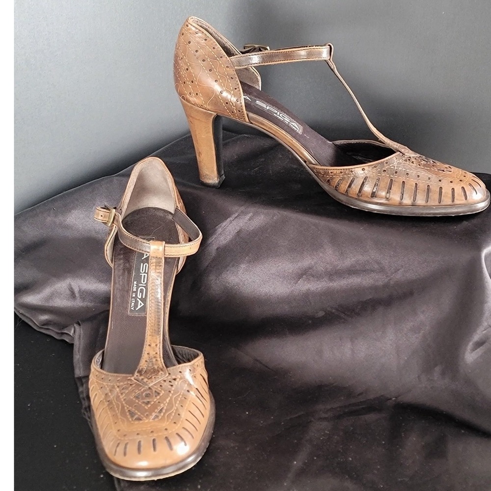 Via Spiga Tan Brown Leather T-Strap Perforated Pumps Made in Italy Size 7.5M